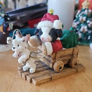 Mary's Moo Moos "Making A Special Delivery" Figurine